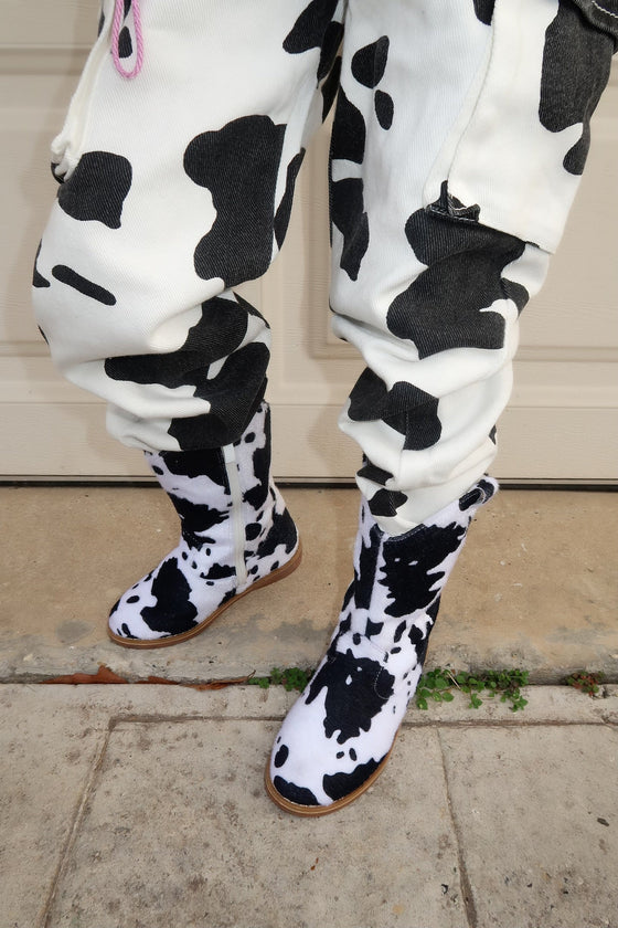 “BBWay Cutesy Boots” (Black X White)