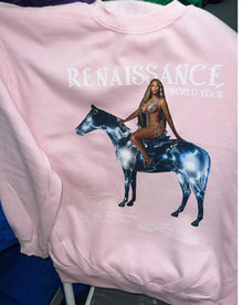  “Queen Tour Crewneck” (Light Pink)